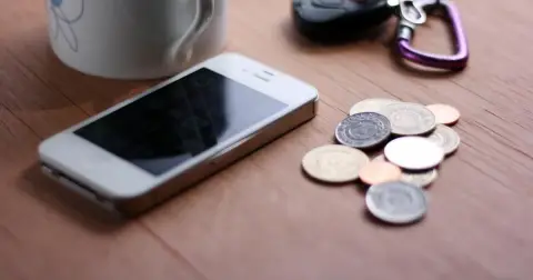 Cara Mengenali Pinjol Ilegal dan Investasi Bodong Sebelum Terlambat
